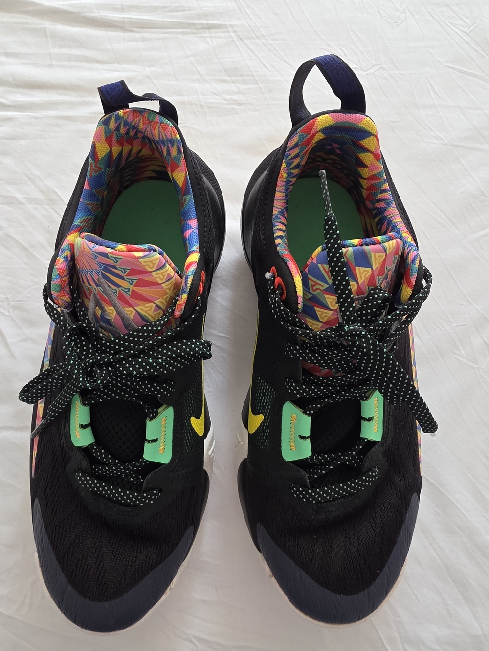 Nike Kids Black Sneakers with Multicolor Geometric Lining